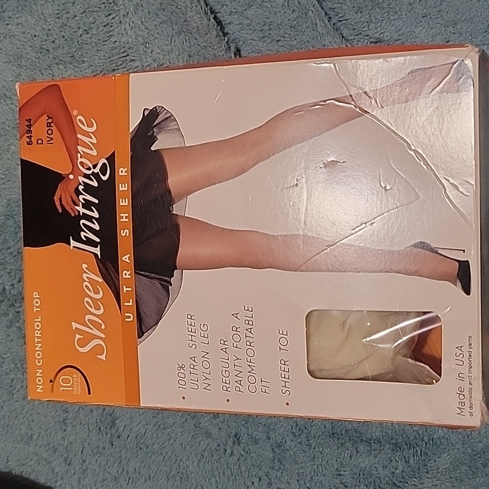 Hanes 3 - pack Sheer Intrigue ultra sheer pantyhose. Size D & ivory in color.